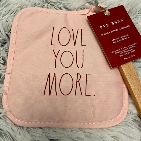 Rae Dunn ❌⭕️❌⭕️ spatula and pot holder set❤️ - Picture 2 of 6